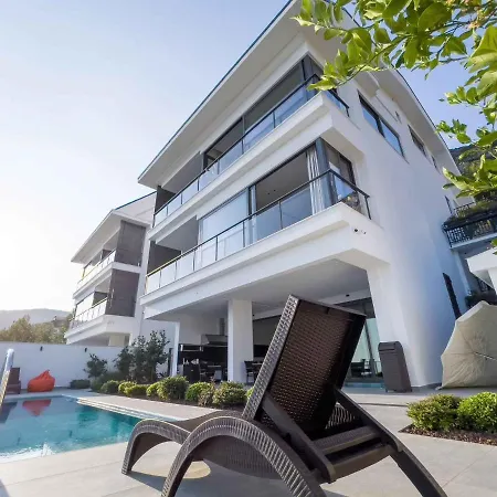 Villa Luxury 5 Star With Stunning Views, White Wings 1002 *